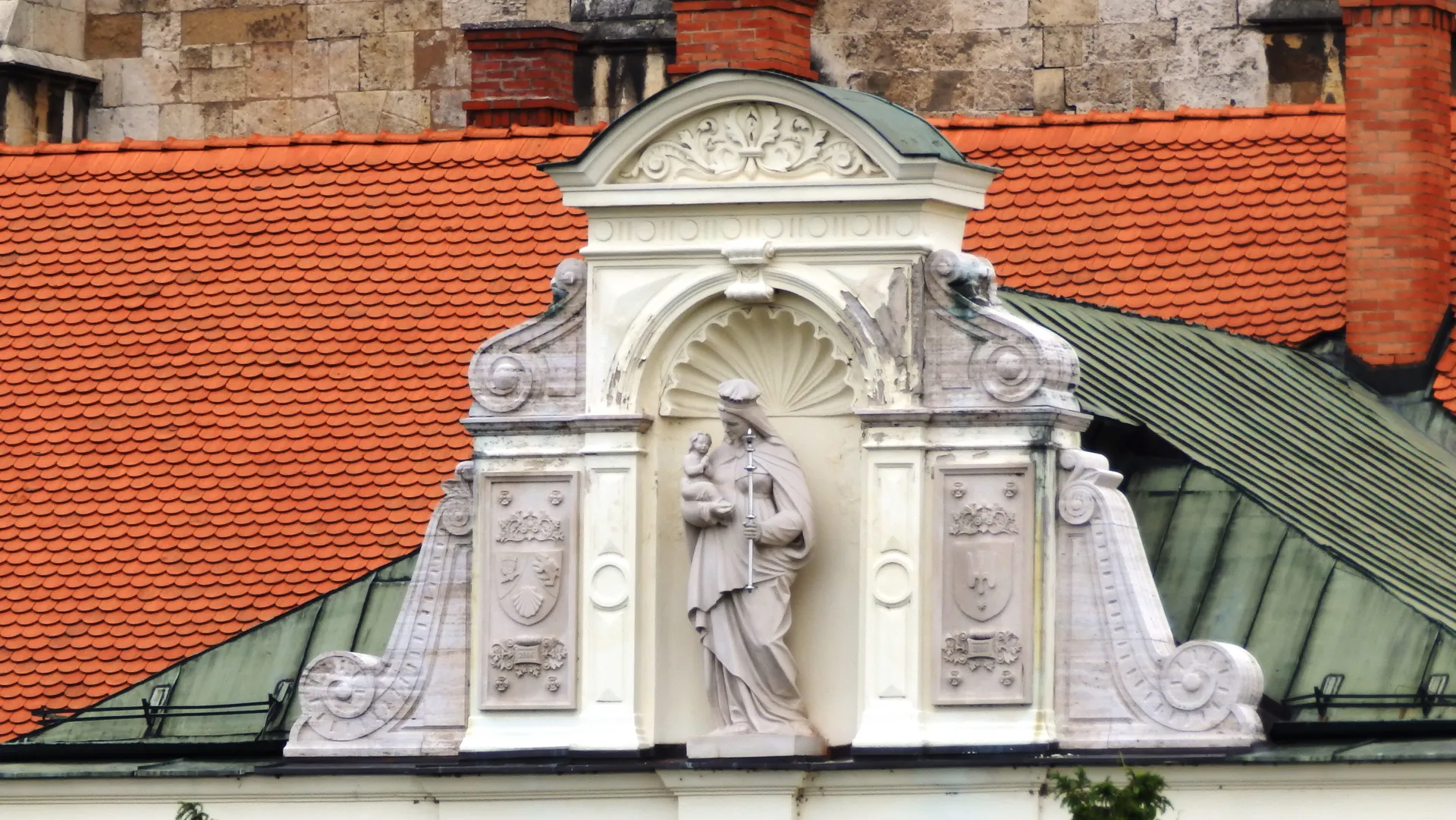 Restauracija atike svečanog ulaza Nadbiskupskog dvora na Kaptolu